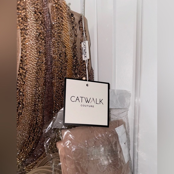 Catwalk Couture Gown Look 411 - Picture 6 of 9